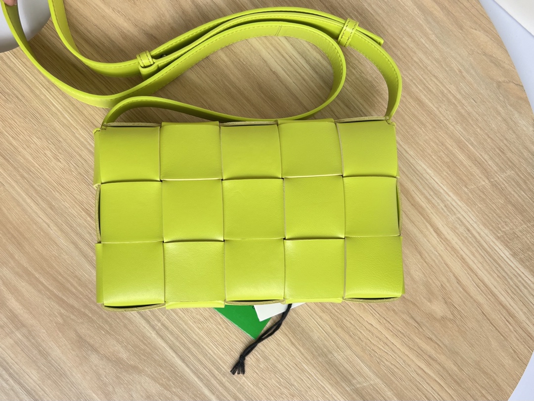 Cassette Intreccio Leather Cross-body Bag Kiwi